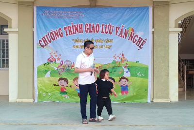 Tổ chức chương trình giao lưu văn nghệ với trẻ em khuyết tật