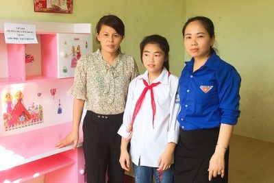 Liên Đội trường THCS Liêm Chung tặng “Góc học tập” cho học sinh nghèo vượt khó.
